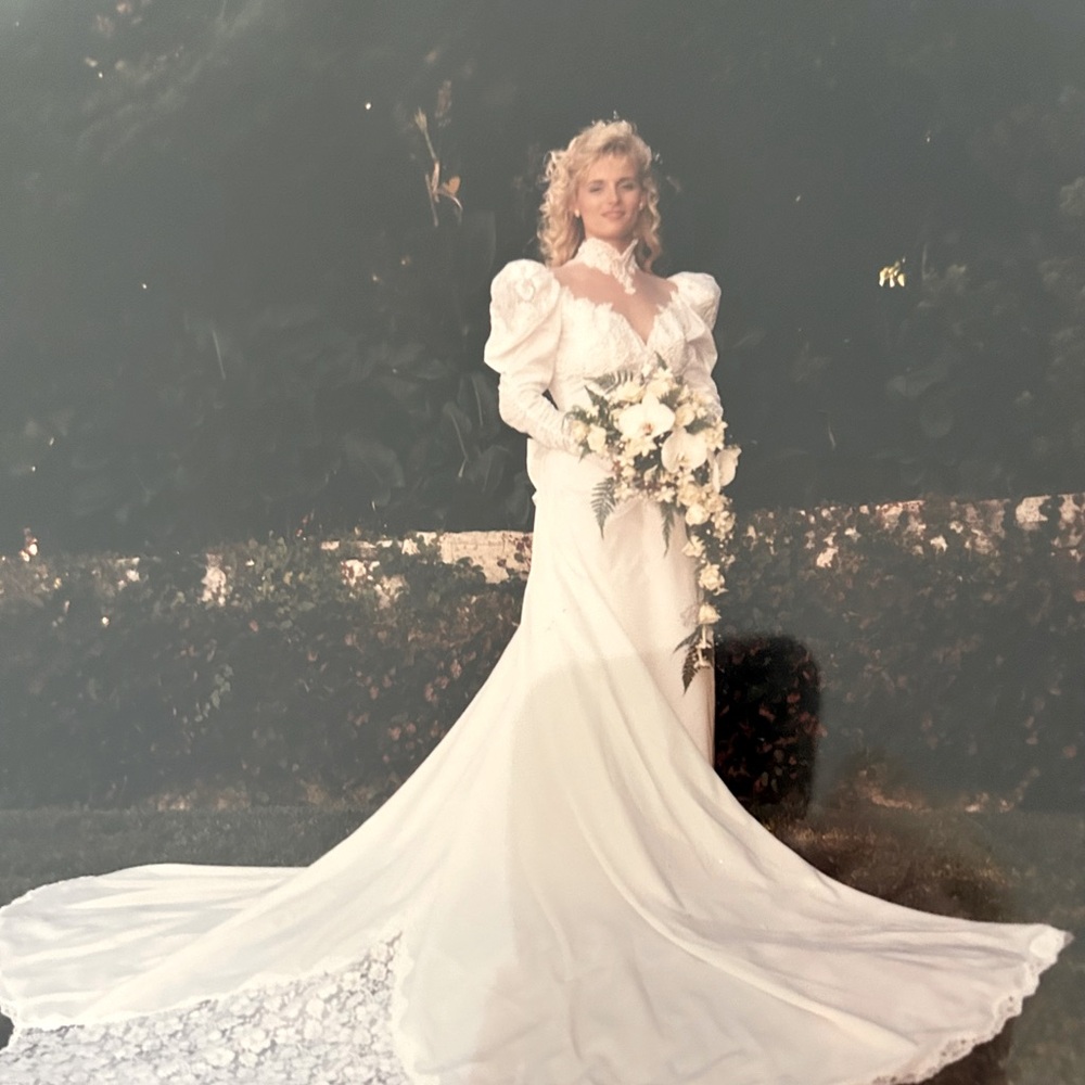 Vintage? Lol my wedding dress from 1988. Perfect condition it’s stunning.